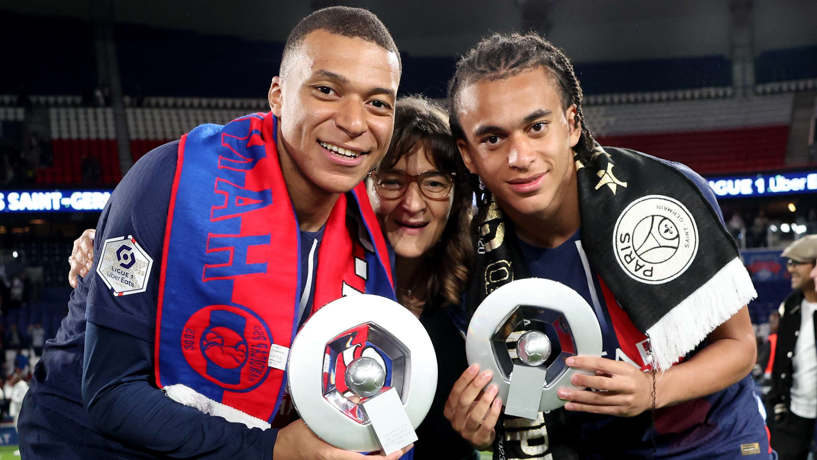 更是全球足 更是全球足