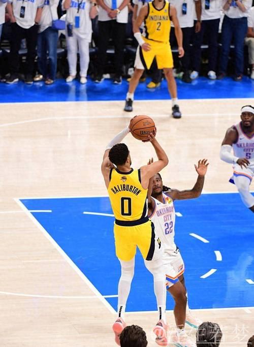 步行者惊险逆转雷霆,哈利伯顿0.3秒投篮锁定总决赛首胜 步行者惊险逆转雷霆,哈利伯顿0.3秒投篮锁定总决赛首胜